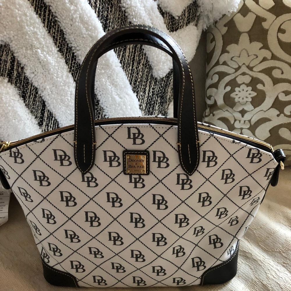 Dooney &Bourke Handbag has never been used